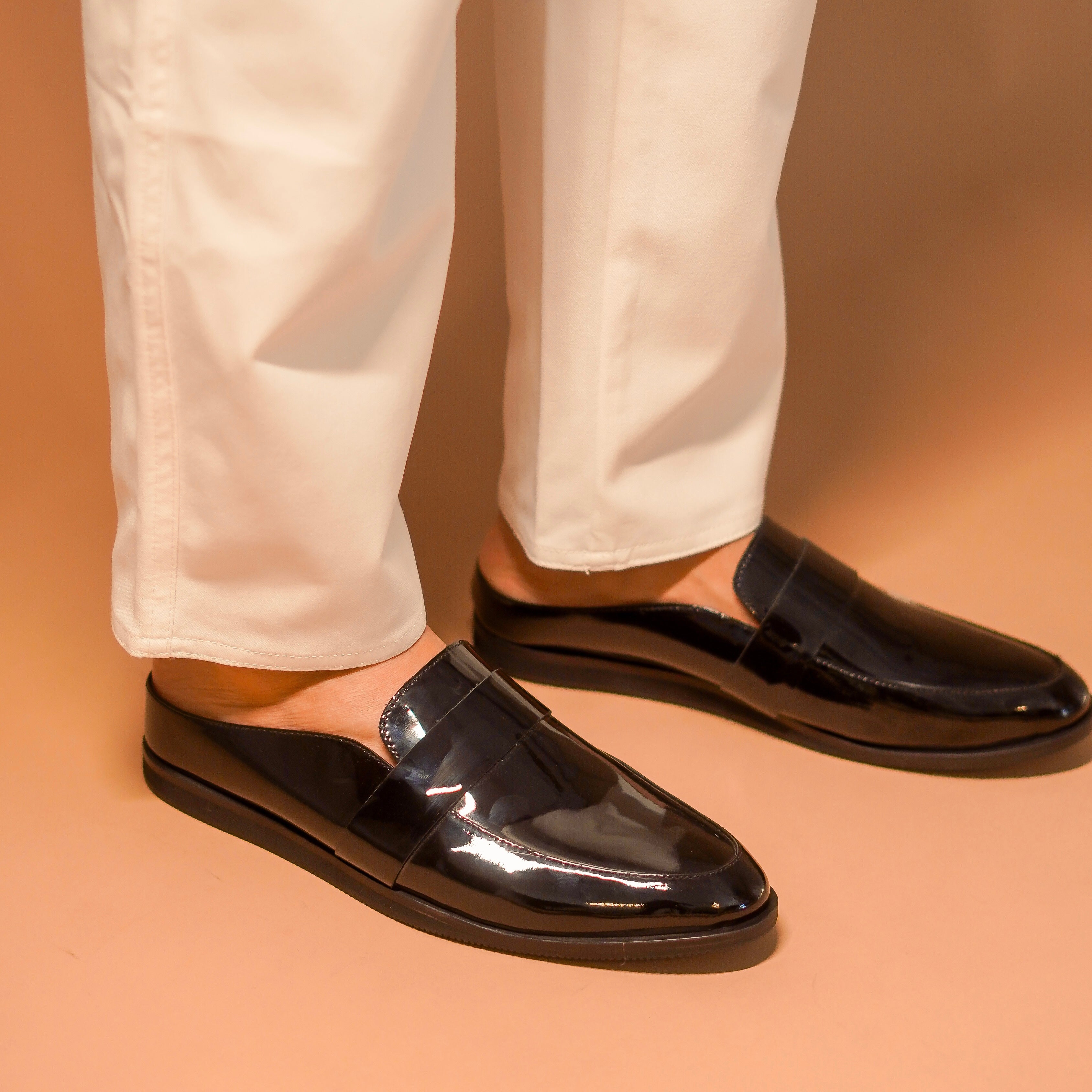 Hoffler Lustro | Black patent leather mules
